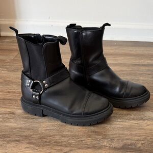 GIRLS Moto Boots!